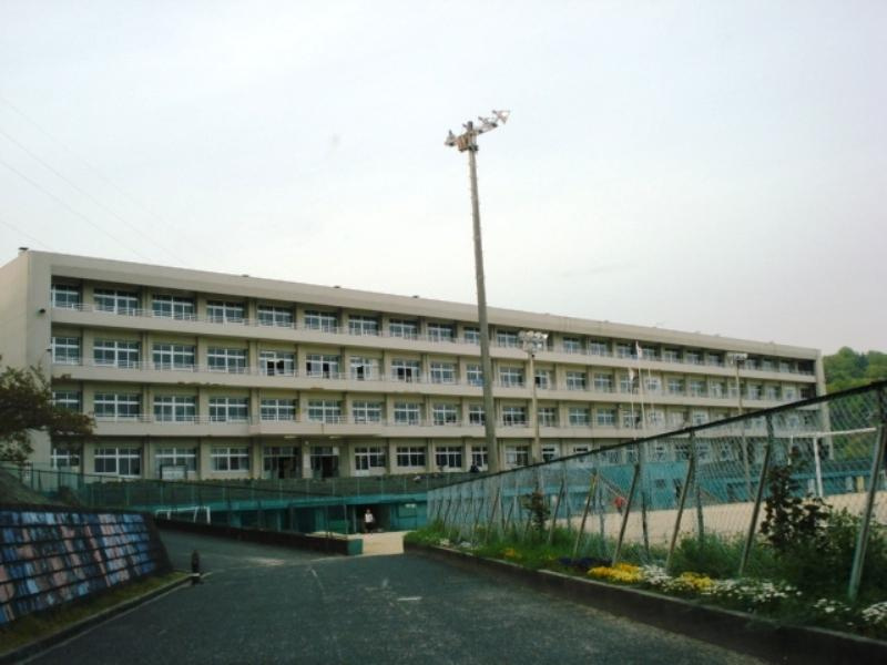 【中学校】尾道市立吉和中学校まで1682ｍ