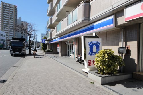 【コンビニエンスストア】ローソン横須賀日の出町三丁目店まで500ｍ