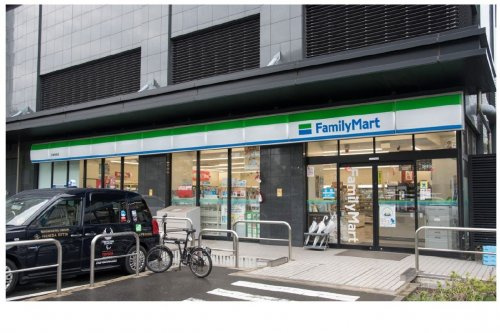 【コンビニエンスストア】ファミリーマート　江東有明店まで2ｍ