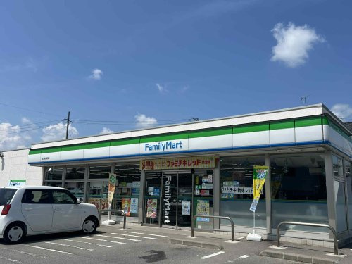 【コンビニエンスストア】ファミリーマート　佐久取出町店まで1016ｍ