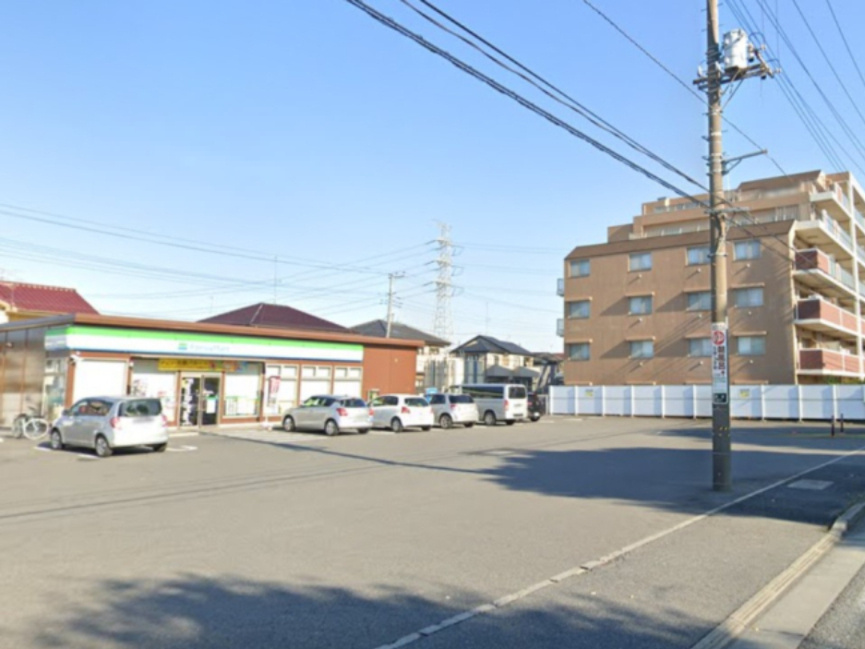 【コンビニエンスストア】ファミリーマート熊谷新堀小学校前店まで548ｍ