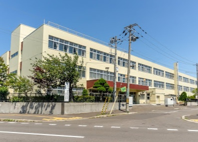 【小学校】札幌市立東川下小学校まで610ｍ