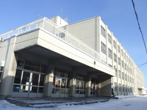 【中学校】札幌市立北都中学校まで423ｍ