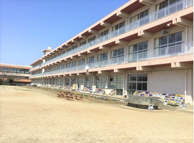 【小学校】土浦市立神立小学校まで1300ｍ