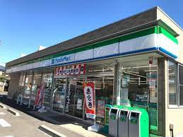 【コンビニエンスストア】ファミリーマート座間ひばりが丘2丁目店まで636ｍ