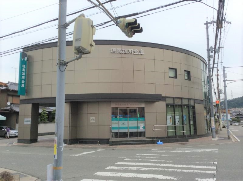 【銀行】但馬信用金庫姫路北支店まで305ｍ