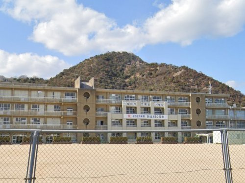 【小学校】福山市立蔵王小学校まで1213ｍ