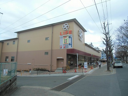 【スーパー】ライフ　北白川店まで593ｍ