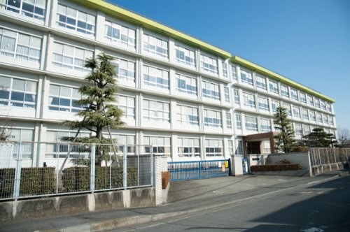 【小学校】平塚市立山下小学校まで439ｍ