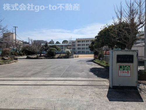 【小学校】朝霧小学校まで865ｍ