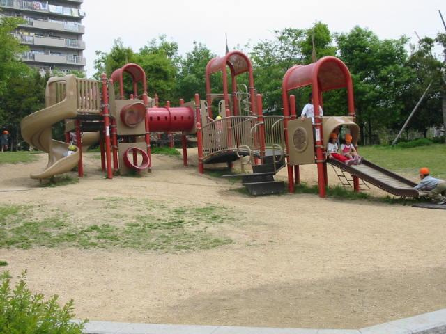 【公園】十六名公園まで515ｍ