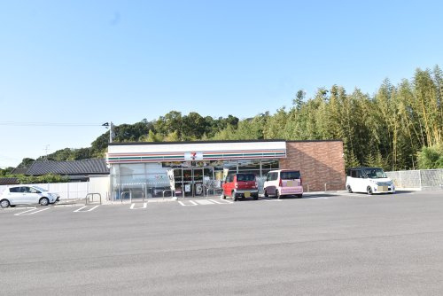 【コンビニエンスストア】セブンイレブン志布志有明町店まで833ｍ