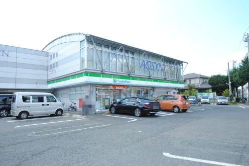 【コンビニエンスストア】ファミリーマート幸町三丁目店まで62ｍ