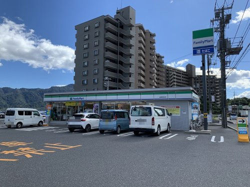 【コンビニエンスストア】ファミリーマート　広島宮島口店まで183ｍ