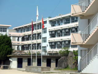 【中学校】北九州市立足立中学校まで731ｍ