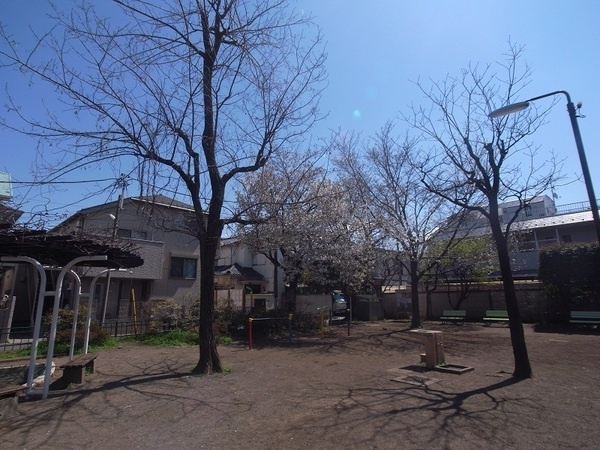 【公園】区立本天沼南公園まで874ｍ