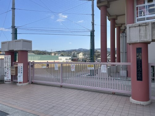 【小学校】泉佐野市立上之郷小学校まで400ｍ
