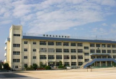 【中学校】市川市立下貝塚中学校まで750ｍ