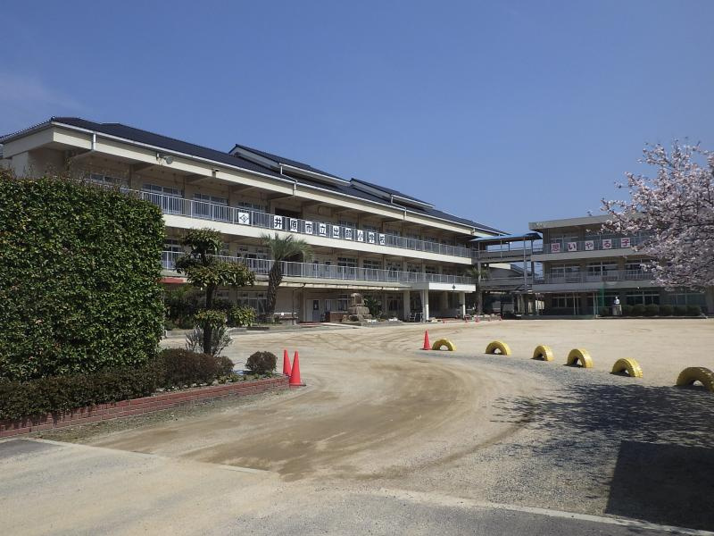 【小学校】井原市立出部小学校まで2303ｍ