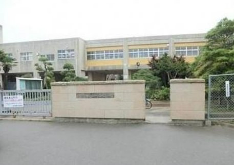 【小学校】龍ケ崎市立龍ケ崎西小学校まで550ｍ