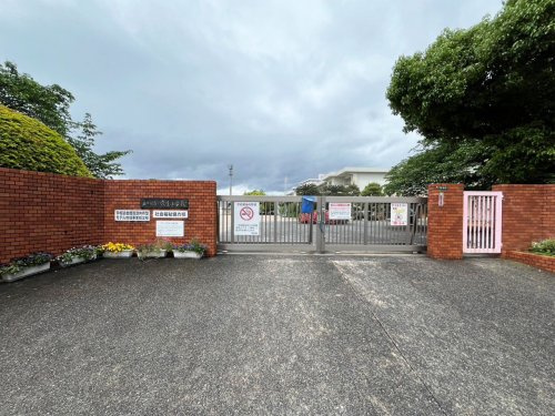 【小学校】北九州市立穴生小学校まで409ｍ