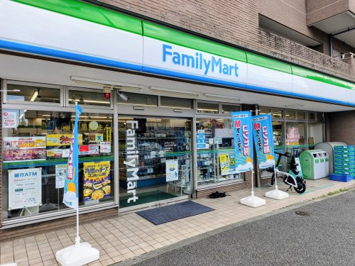 【コンビニエンスストア】ファミリーマート　世田谷北沢四丁目店まで148ｍ