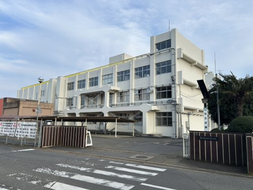 【中学校】朝日中学校まで2010ｍ