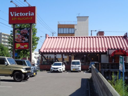 【ファミリーレストラン】ヴィクトリアステーション　小樽稲穂店まで124ｍ