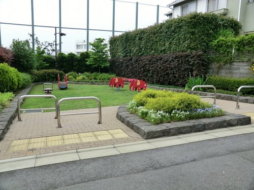 【公園】若林五丁目緑と子ども公園まで612ｍ