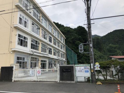 【小学校】静岡市立賤機中小学校まで138ｍ