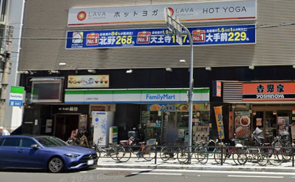 【コンビニエンスストア】ファミリーマート上本町六丁目店まで130ｍ