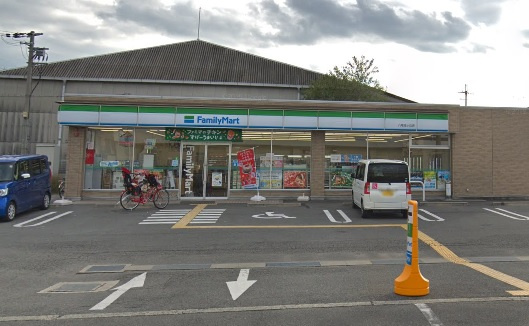 【コンビニエンスストア】ファミリーマート八尾旭ヶ丘店まで260ｍ
