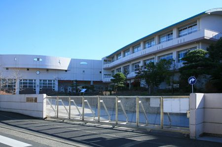 【中学校】藤沢市立　藤ヶ岡中学校まで919ｍ
