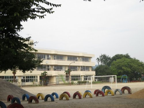 【小学校】足利市立葉鹿小学校まで720ｍ