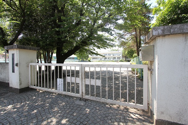 【小学校】東久留米市立第六小学校まで150ｍ