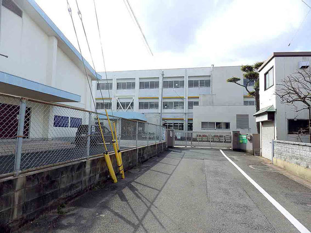 【小学校】北九州市立浅川小学校まで300ｍ