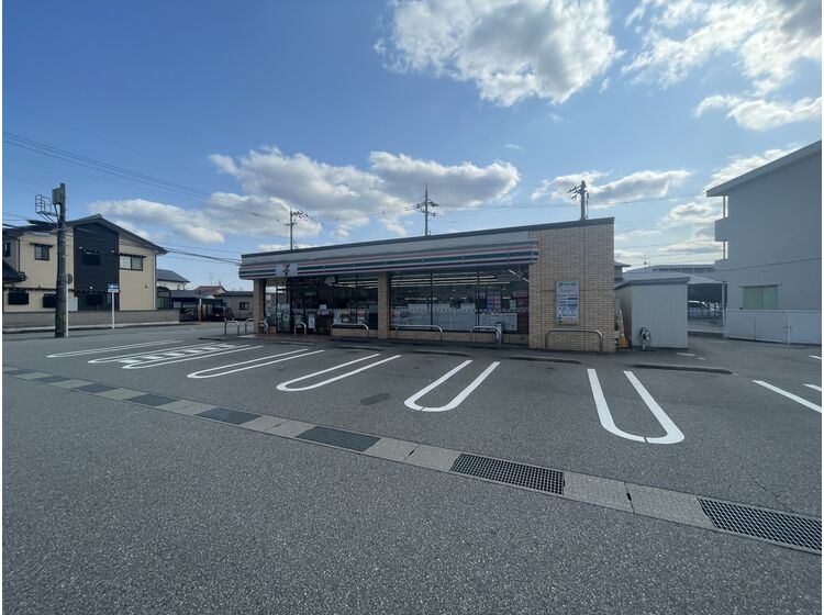 【コンビニエンスストア】セブンイレブン　富山附属学園前店まで598ｍ