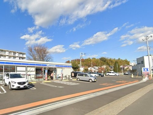 【コンビニエンスストア】ローソン綾瀬上土棚中七丁目店まで328ｍ
