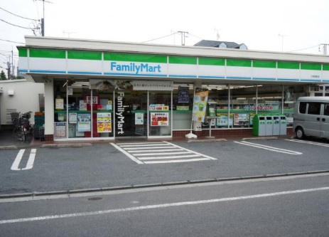 【コンビニエンスストア】ファミリーマート　小坂旭町店まで500ｍ