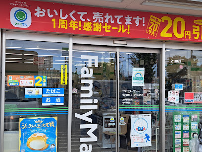 【コンビニエンスストア】ファミリーマート　秀栄多摩ニュータウン通り店まで182ｍ