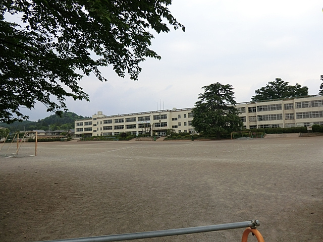 【小学校】飯能市立　飯能第一小学校まで1500ｍ