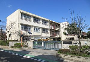 【小学校】西宮市立香櫨園小学校まで806ｍ