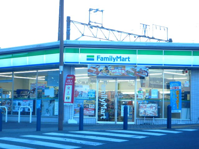 【コンビニエンスストア】ファミリーマート　横浜コットンハーバー店まで309ｍ