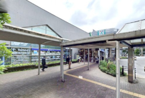 【コンビニエンスストア】LAWSON+toks青葉台駅店まで583ｍ