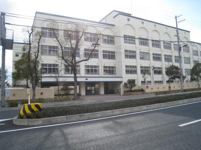 【中学校】神戸市立本山中学校まで1423ｍ