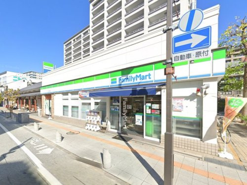 【コンビニエンスストア】ファミリーマート　JR伊丹駅前通店まで502ｍ