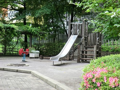 【公園】中央公園まで560ｍ