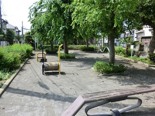 【公園】地蔵下第一公園まで290ｍ
