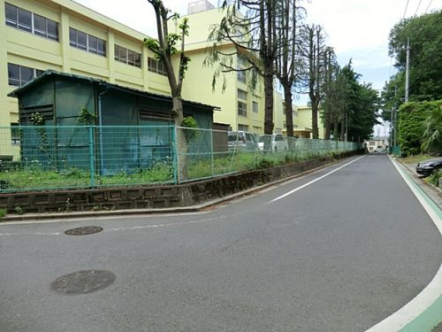 【小学校】所沢市立若松小学校まで1300ｍ