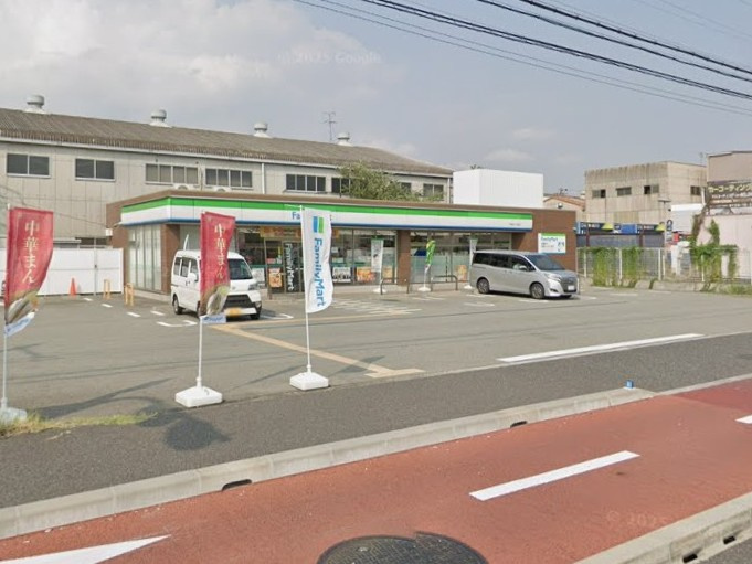 【コンビニエンスストア】ファミリーマート　東園田町六丁目店まで323ｍ